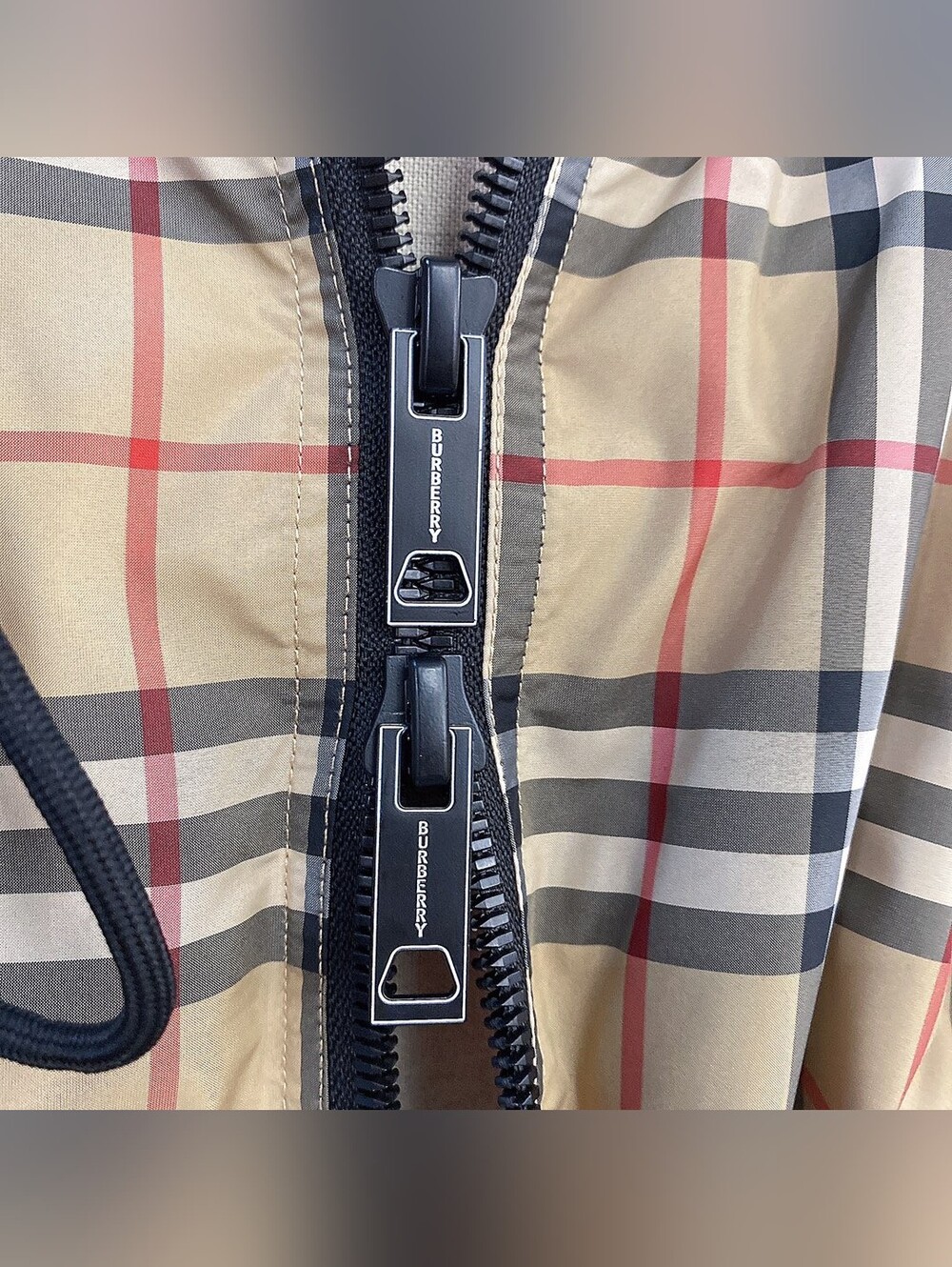 Burberry Vintage Check Windbreaker Hooded Jacket - Picture 8 of 8